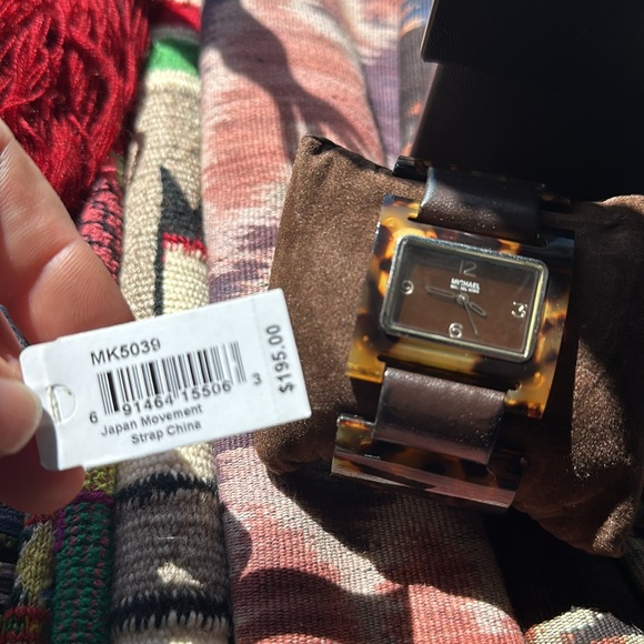 Michael Kors tortoise w brown leather band watch. Vintage. Brand new battery!! - Picture 2 of 16